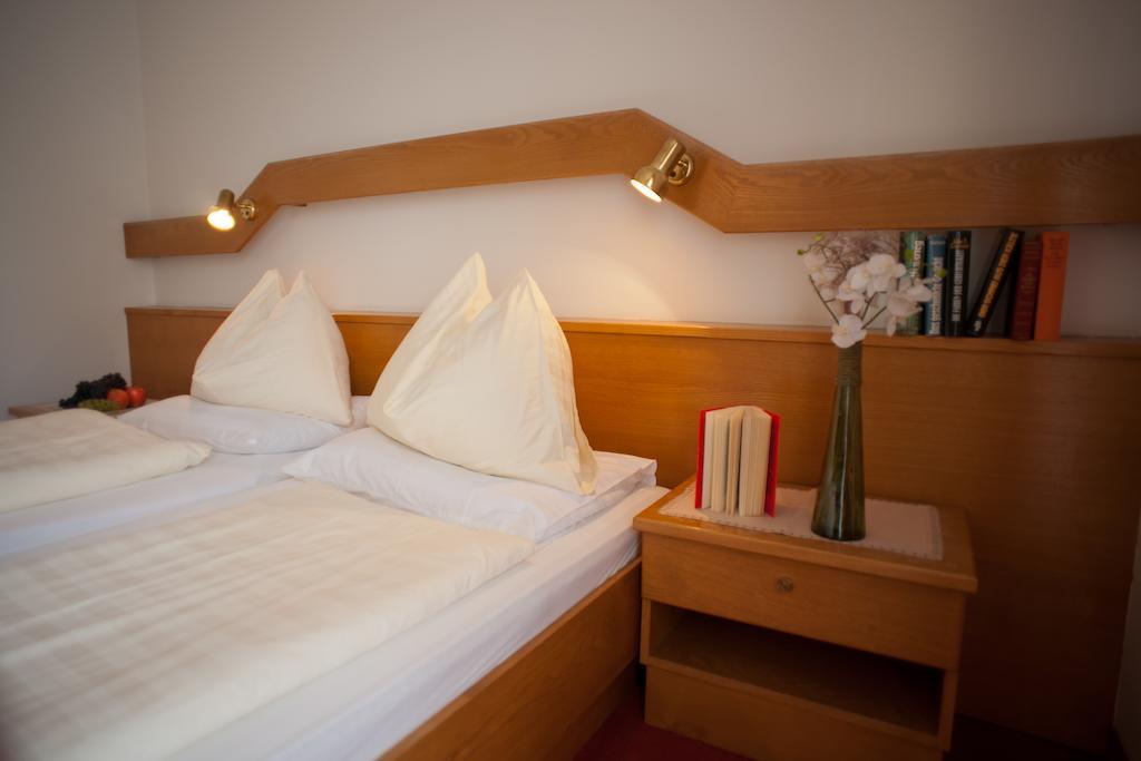 Simon - Hotel & Cafe Bad Tatzmannsdorf Rom bilde